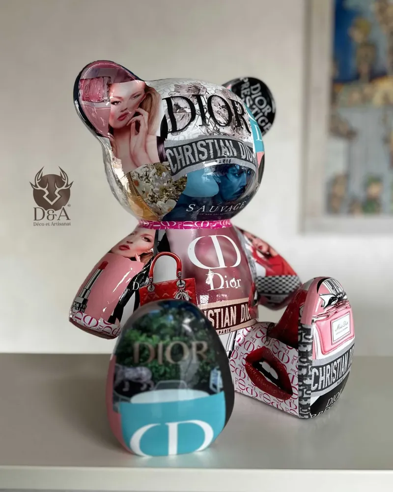 Resin teddy bear sitting in Dior wrap - Déco et Artisanat