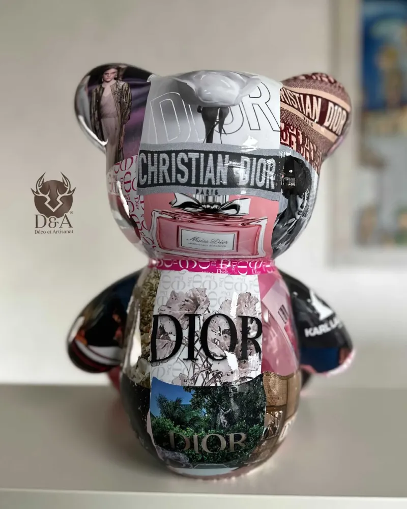 Resin teddy bear sitting in Dior wrap - Déco et Artisanat